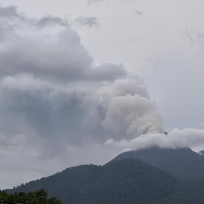 Volcanic eruption burns houses in Indonesia, killing at least 10 people
